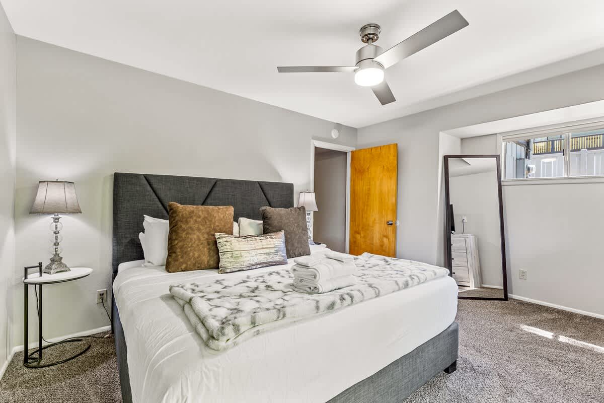 BEDROOM 2