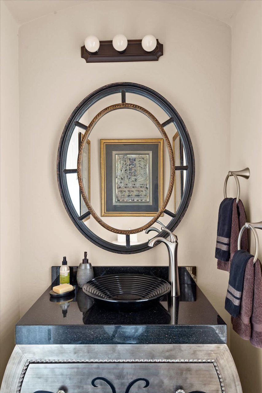 BATHROOM 2