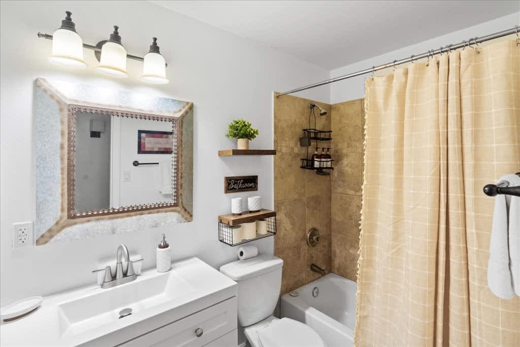 BATHROOM 2