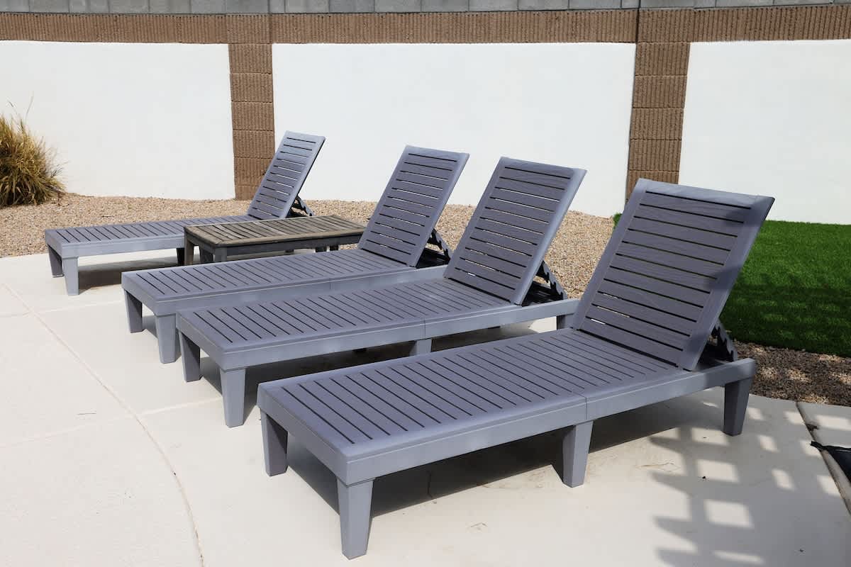 4 Lounge Chairs